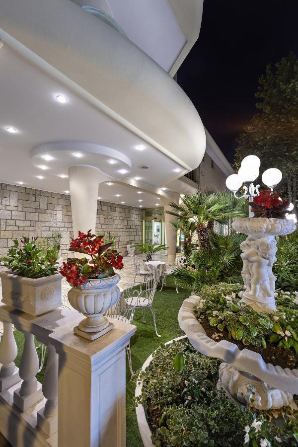 Ariminum Hotel ริมินี ภายนอก รูปภาพ