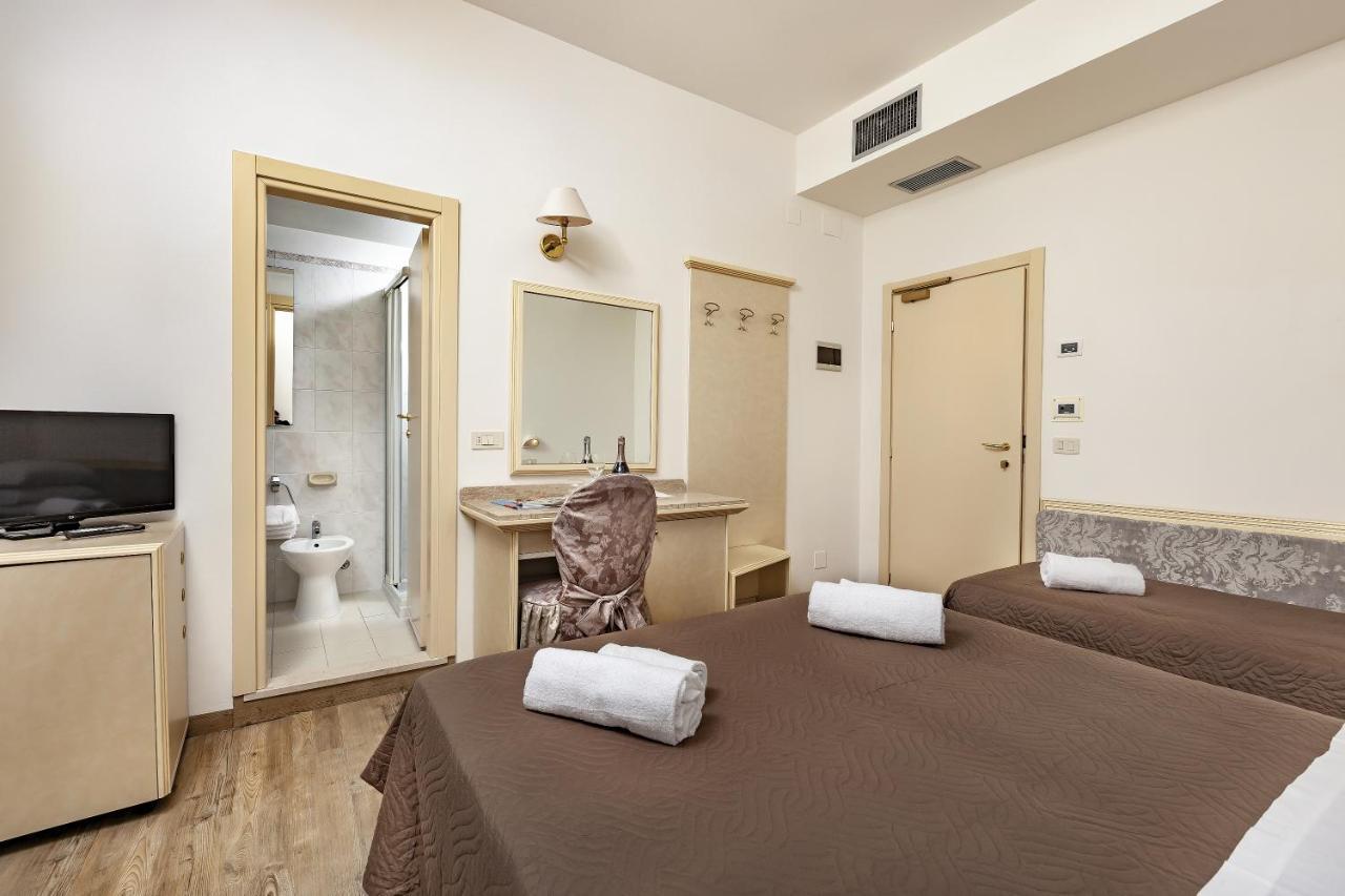 Ariminum Hotel ริมินี ภายนอก รูปภาพ