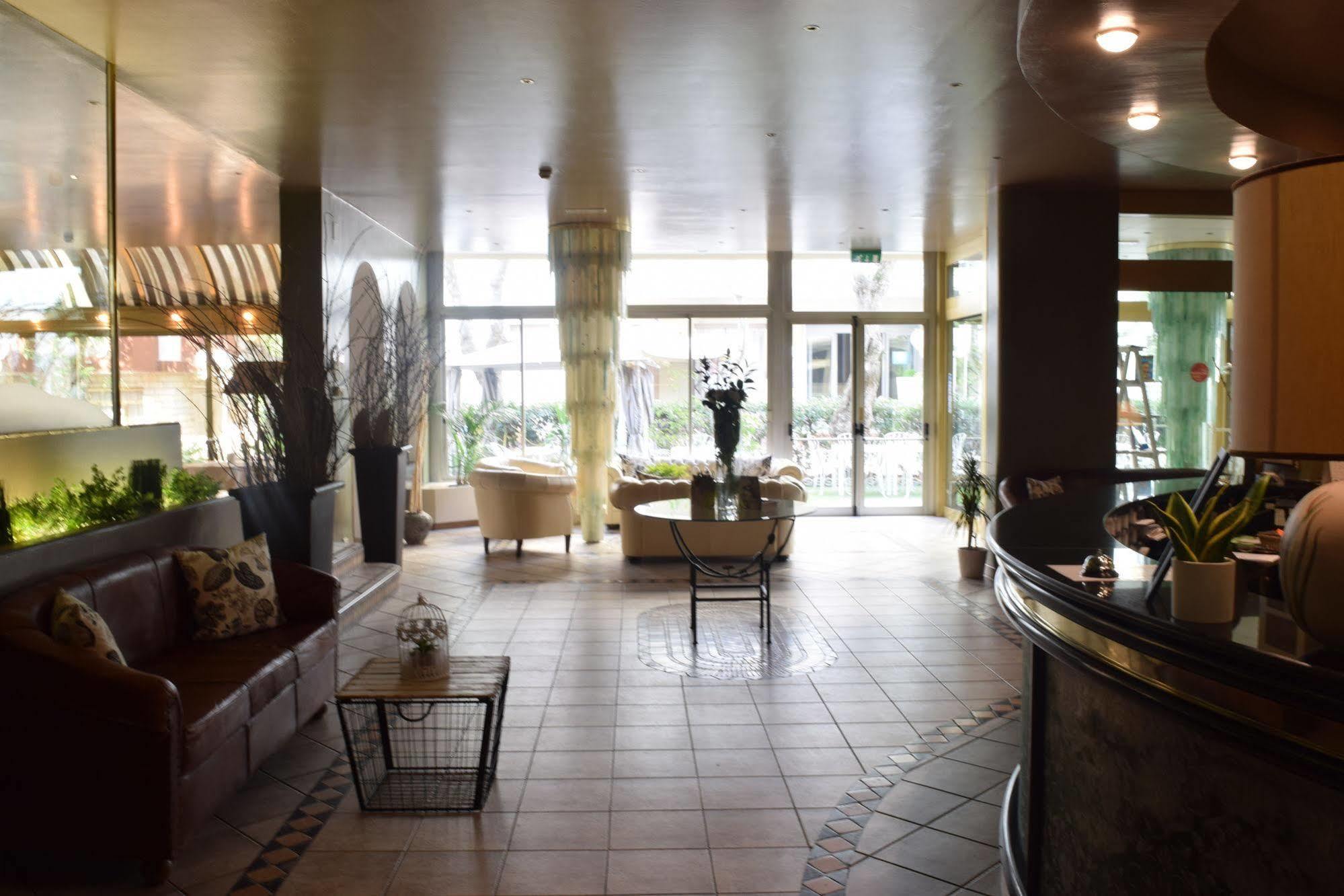 Ariminum Hotel ริมินี ภายนอก รูปภาพ